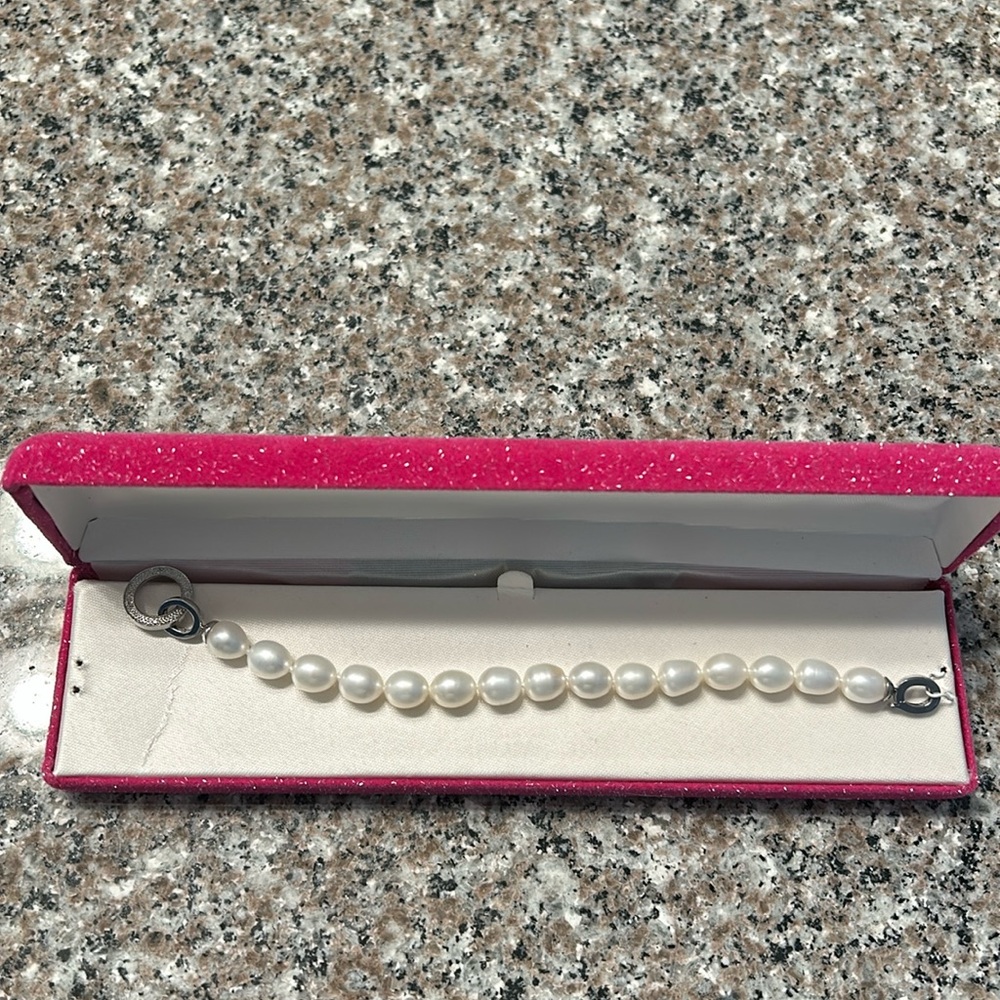 Pretty Pearl Ladies Bracelet